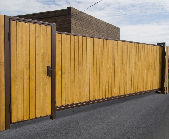 Деревянные ворота в Динской